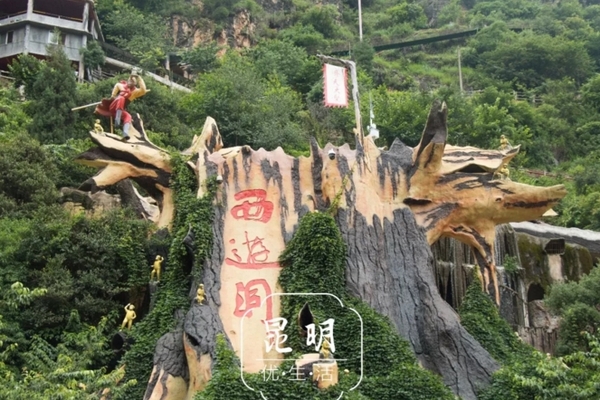 嚇尿！一踩就碎的5D玻璃橋來(lái)了，比張家界恐怖10000倍，距昆明不到30分鐘！